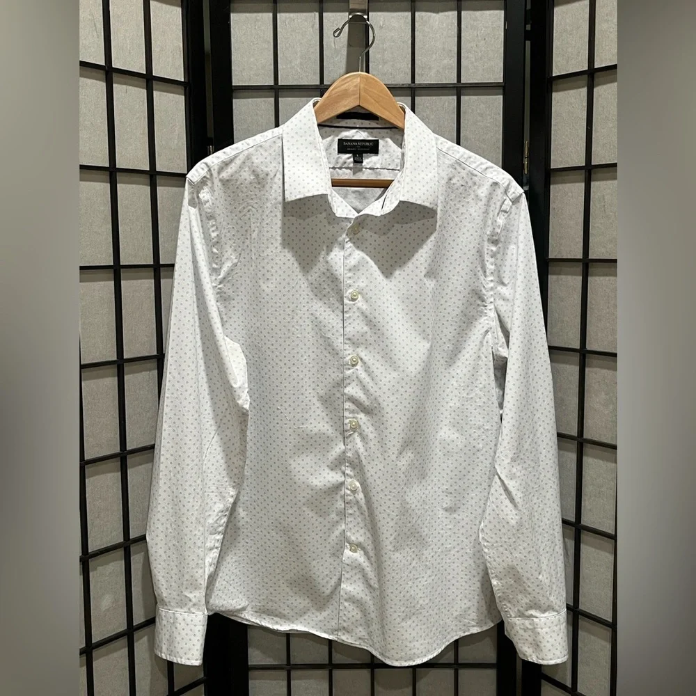 BANANA REPUBLIC White Long-Sleeve Button-Up Shirt with BLUE Dot Print MEN SIZE L